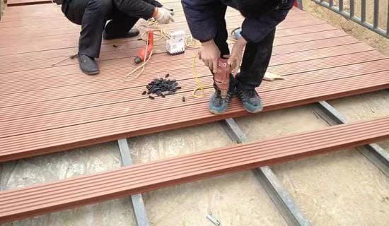 The correct way to install WPC decking according to the instructions from the manufacturer.