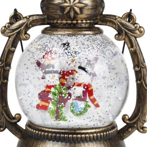 Traditional Xmas seasonal antique plastic led water spinning Christmas lantern snow globe with glitter