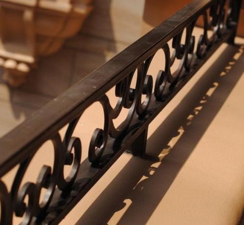How to remove the rust from the iron railing?