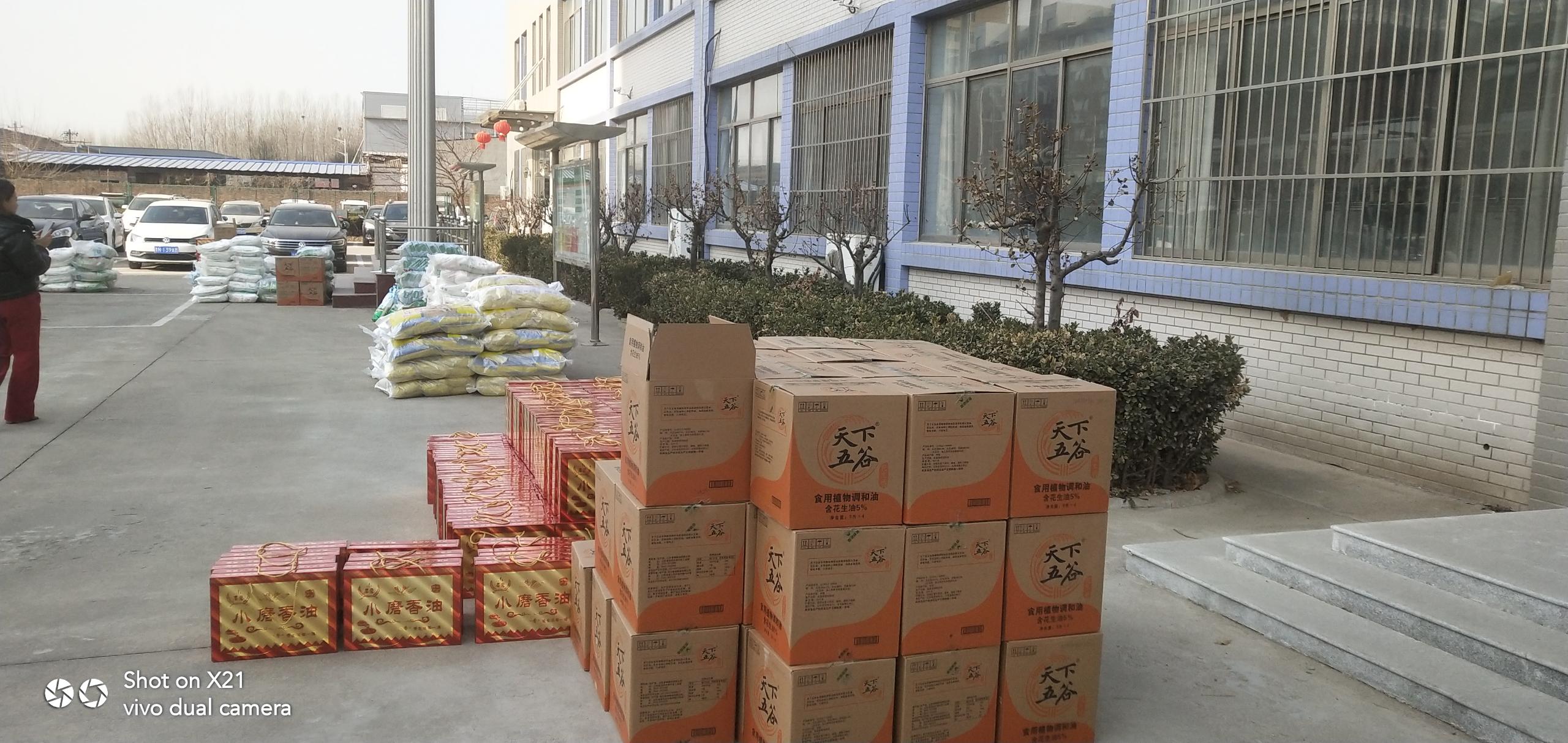 Company sends New Year’s goods to celebrate the New Year