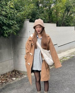 Loose brown simple casual horn button fashion coat