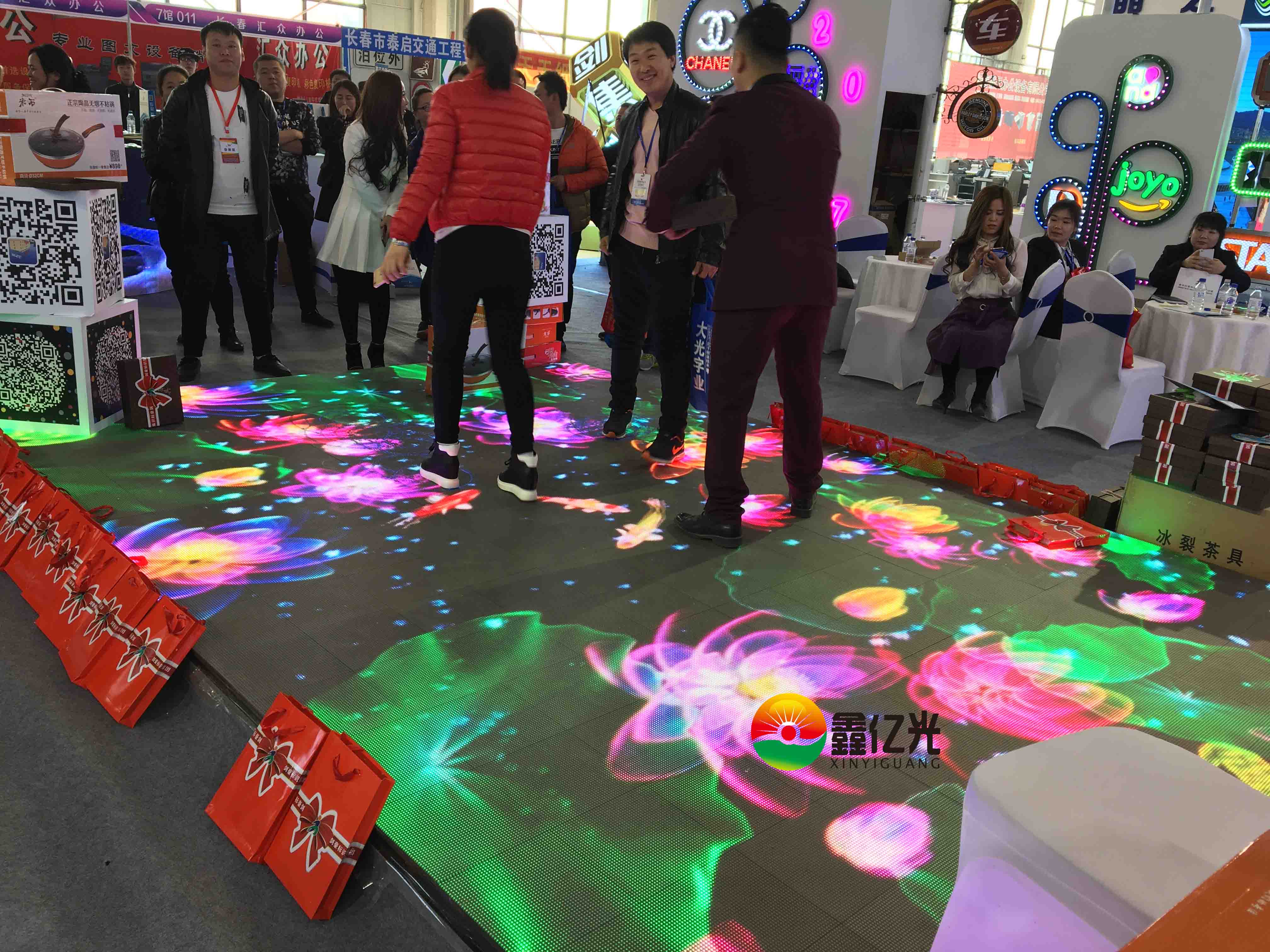 Following the Guangzhou isle advertising sign exhibition, Shenzhen XYG interactive floor tile screen appeared in Changchun advertising sign exhibition