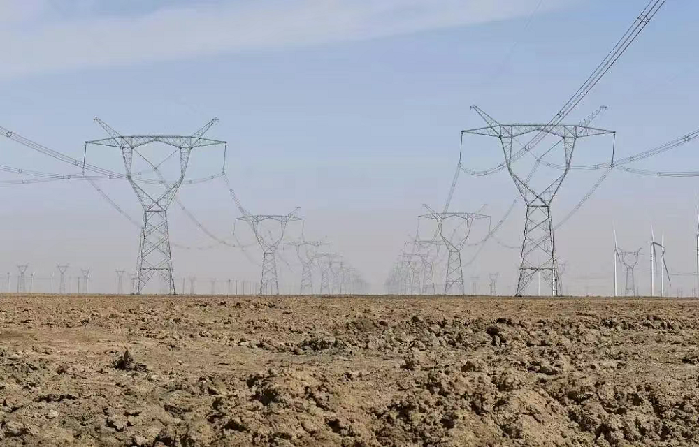The construction of power transmission towers contributes to rural revitalization