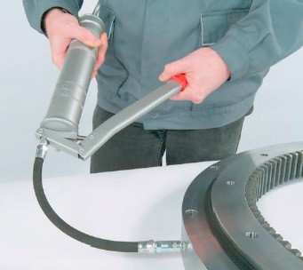 How to do the slewing ring bearing lubrication?