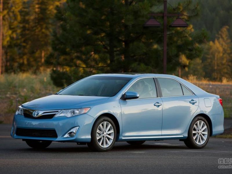 Toyota Camry Gasoline Low price Car 2.5l 2.0l Oil-electric Hybrid