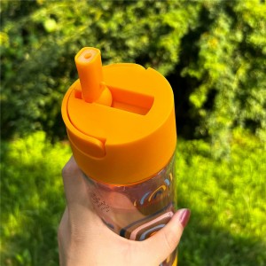 Outdoor-Sportflasche aus RPET