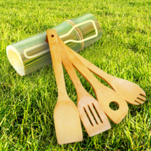 Set di utensili da cucina in legno di bambù con supporto