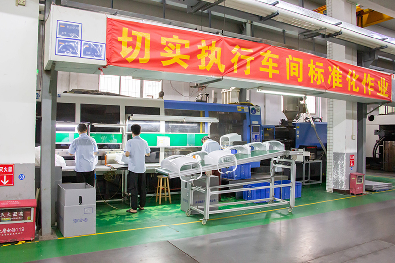 What is the production process of the injection mold factory?