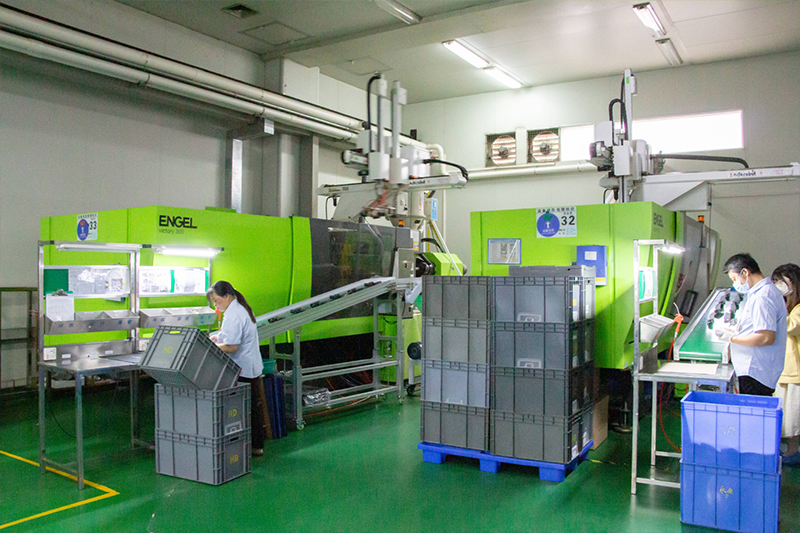What are the manufacturing characteristics of injection mold processing?
