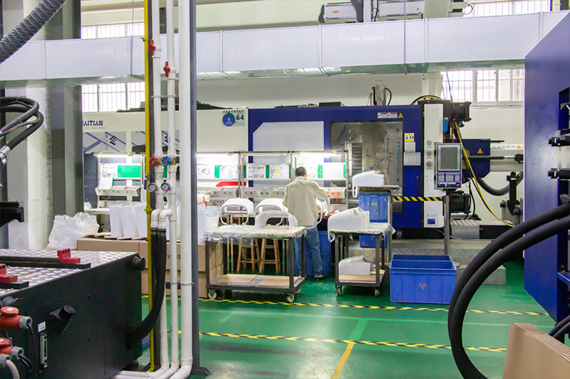 What is the plastic mold processing process like?