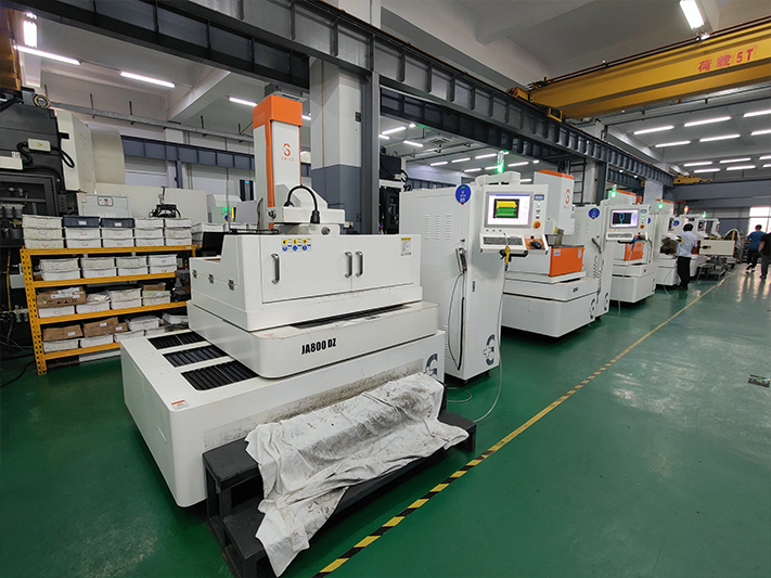 What is the production process of the plastic mold factory?