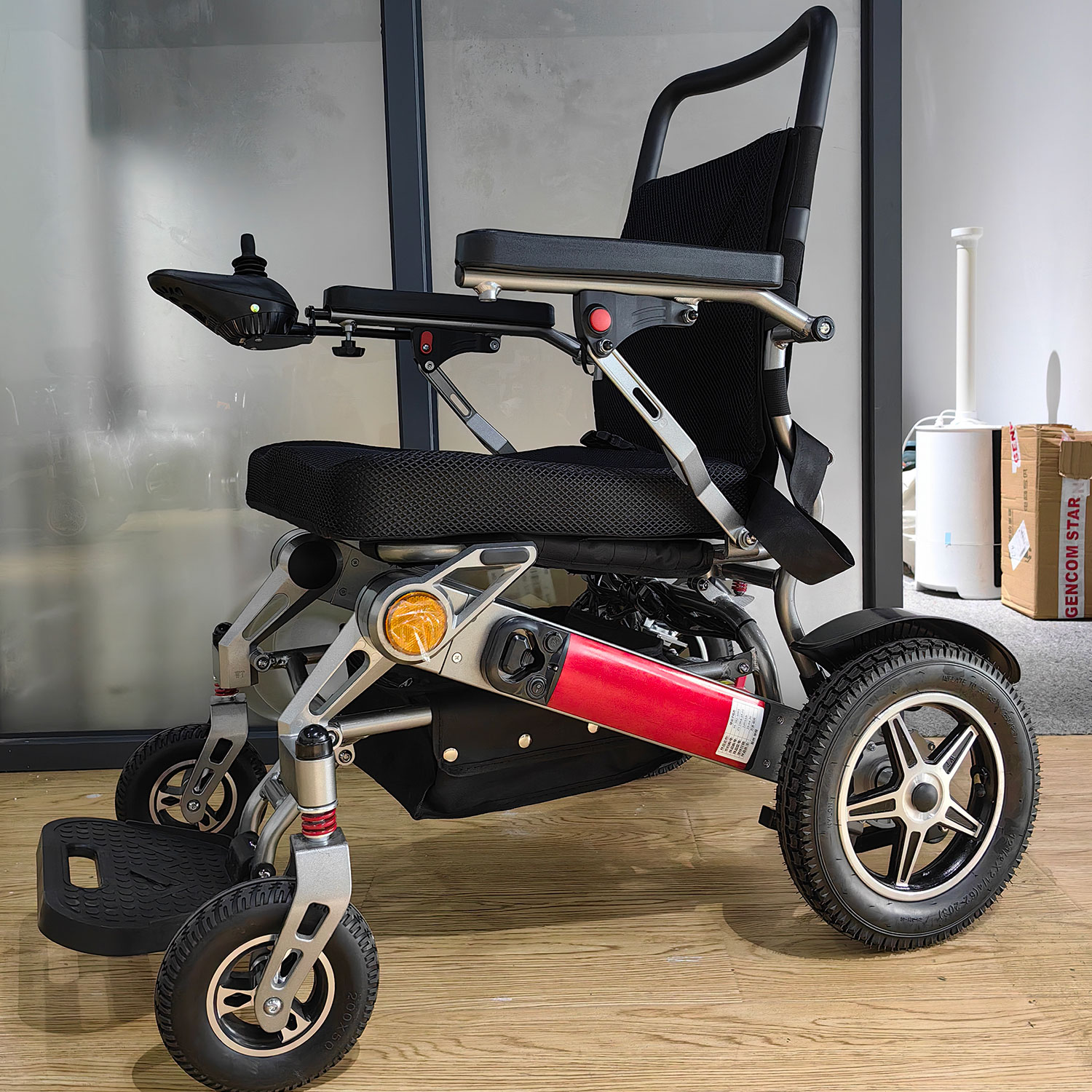 How to choose an economical and practical electric wheelchair for the elderly at home?