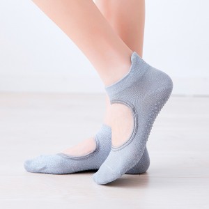 On behalf of the processing OEM new silver silk yoga socks halter round head heel lift dance socks indoor fitness exercise Pilates