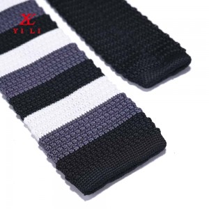 Corbata de punto tricolor negra branca e gris para homes