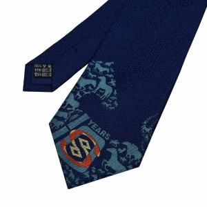 ربطة عنق حريرية ذات علامة خاصة باللون الأزرق الداكن