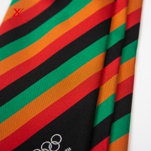 Hinabol nga polyester customized logo tie nga adunay logo sa ubos