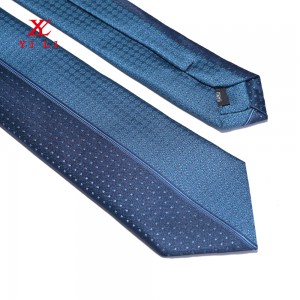 Cravate à panneau en soie à rayures symétriques géométriques