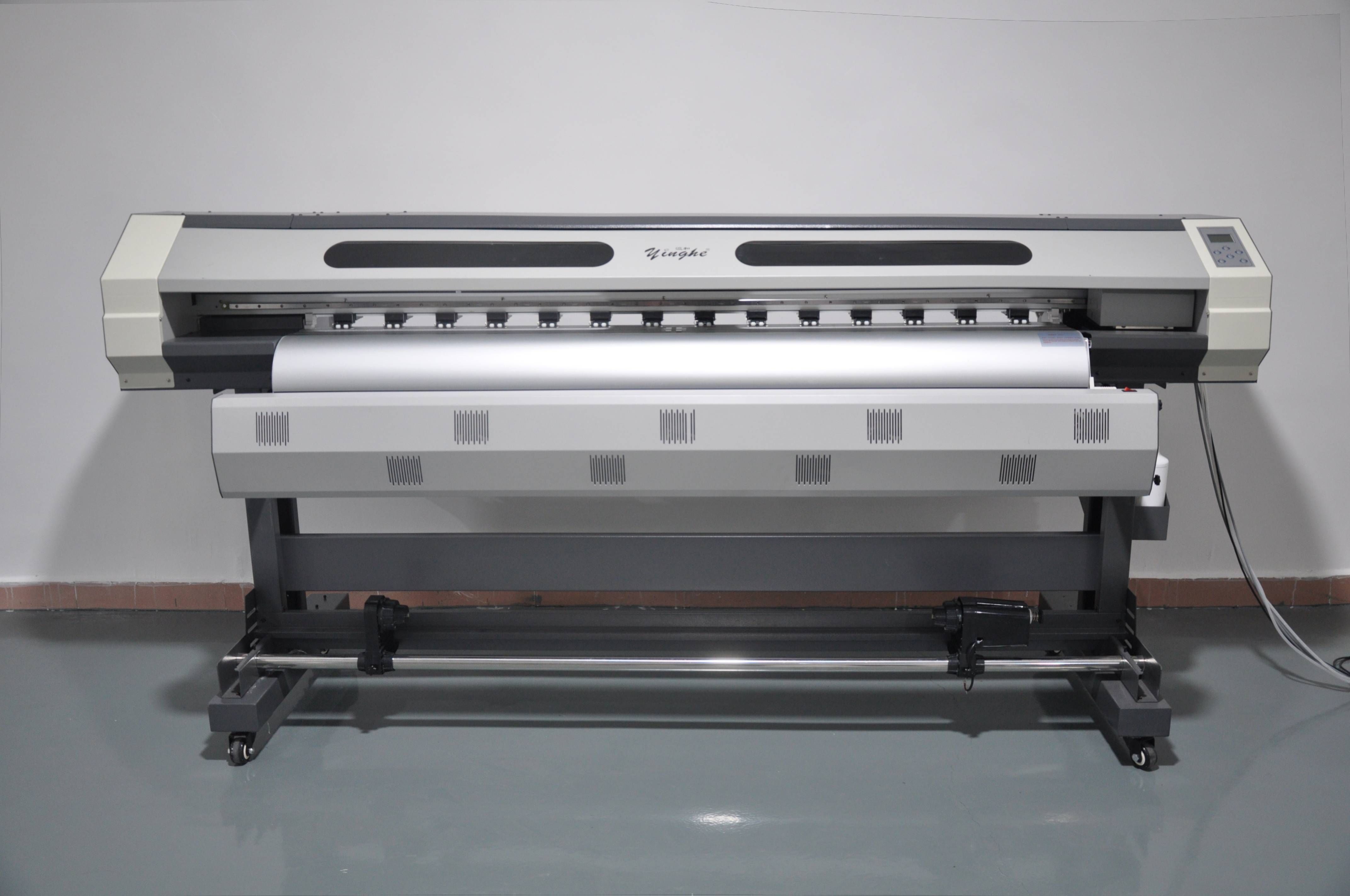How to choose a large foramt printer correctly when opening an advertising shop?