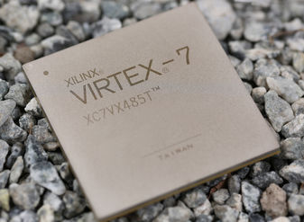 XC7VX485T-2FFG1761I Virtex®-7 T e XT FPGAs estão disponíveis em níveis de velocidade -3, -2, -1 e -2L Compatível com RoHS