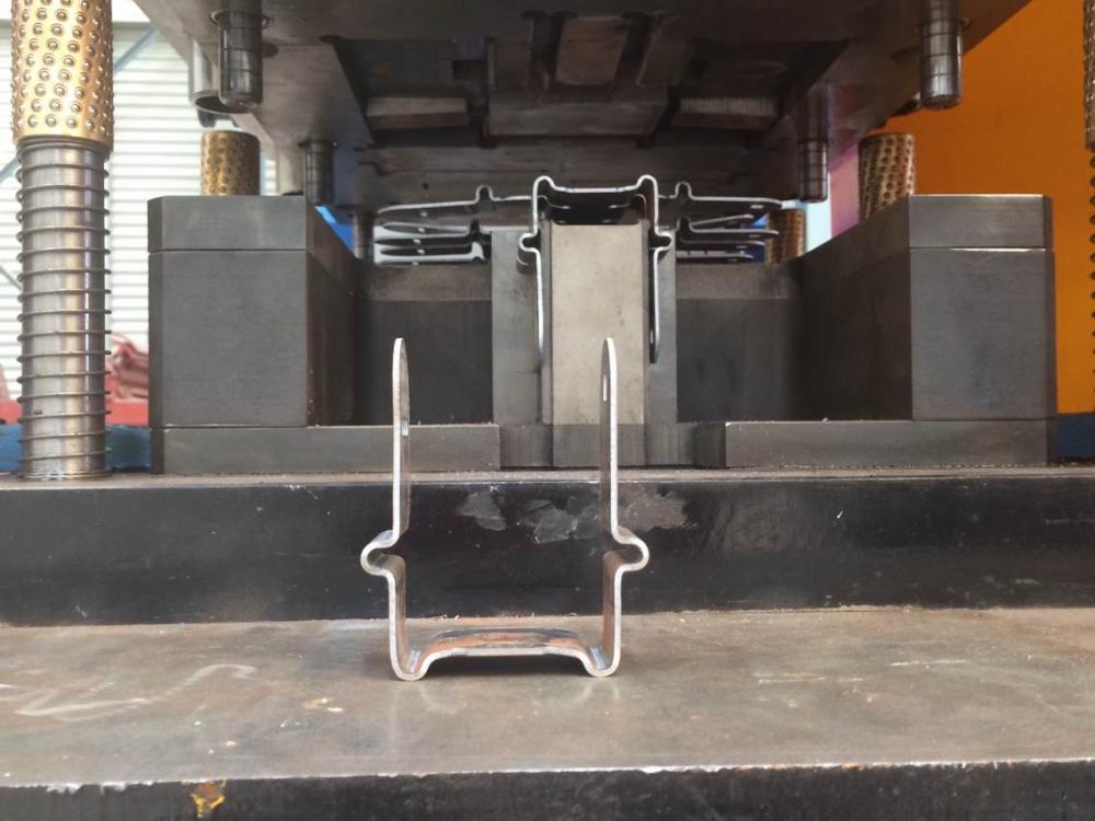Manufacturer for Roll Forming Machine For Gutter - Hydraulic punching machine for block dies – Yingyee