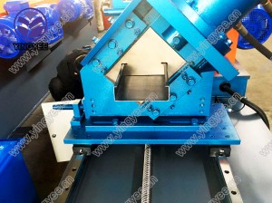 30m/min No stop cutting C purlin roll forming machine high speed