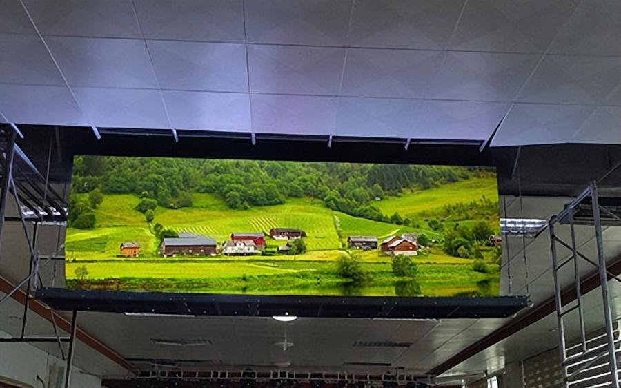What are the characteristics of indoor LED display screens?