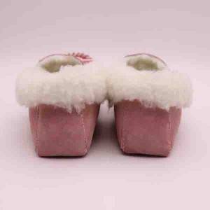 We are a reputable company selling men’s and women’s outdoor sheepskin shoes and indoor sheepskin slippers