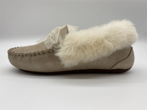 Indoor lady’s sheepskin slippers