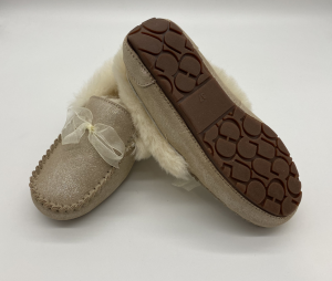 Indoor lady’s sheepskin slippers