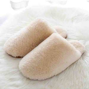 Look very comfortable, wearing more comfortable on the foot of natural sheepskin lady slippers