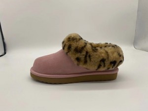 Latest design leopard print lady slippers with natural sheepskin