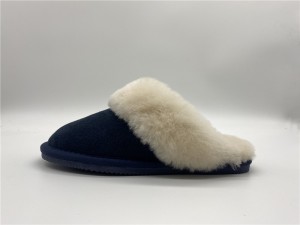 Comfortable flat sheepskin slippers with suede
