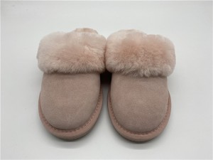 Wholesale and retail lovely style sheepskin indoor slippers
