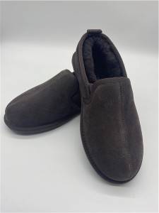 Warm indoor and outdoor slippers with rubber soles and wool lining can be customized in any color