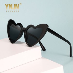 Stilige og trendy hjerteformede solbriller for både menn og kvinner8806