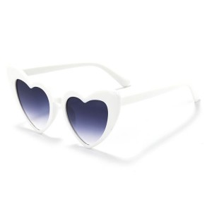 पुरुषों और महिलाओं दोनों के लिए स्टाइलिश और ट्रेंडी दिल के आकार का धूप का चश्मा8806
