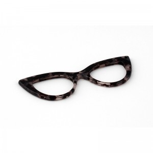 عورتن جي ڳچيء جي انداز ۾ presbyopia شيشي