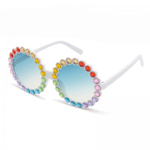 Children’s sunglasses with round frames