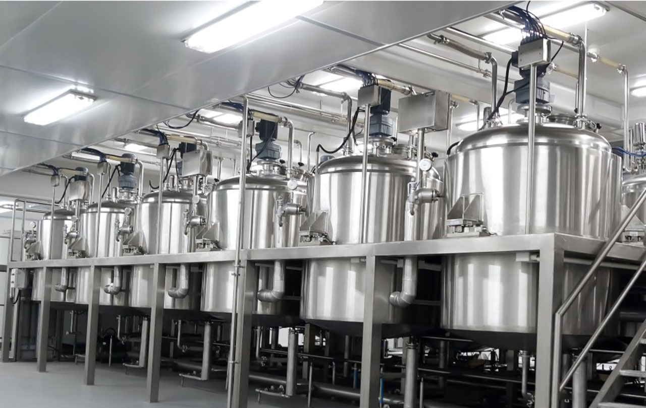Which products can be produced with vacuum homogeneous emulsifier?