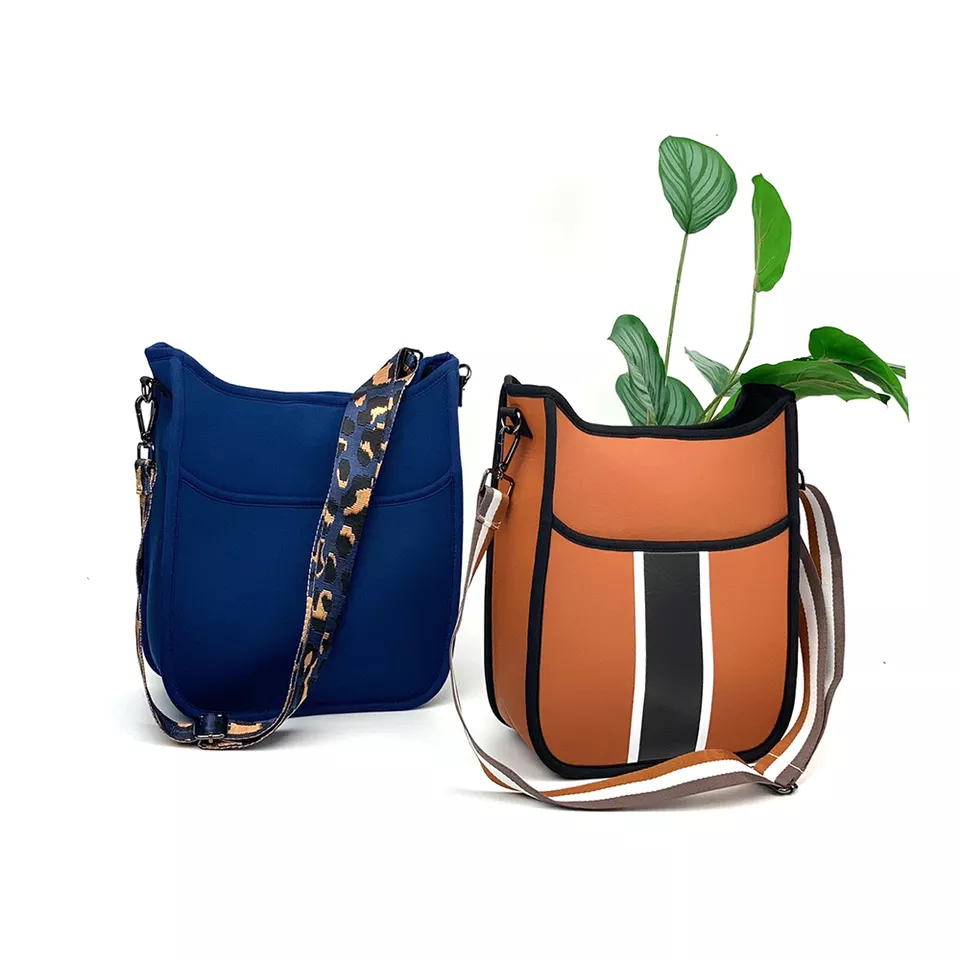 Hot Sale Fashion Perforated Waterproof Shoulder Handbag Beach Tote Bag Featured Image
