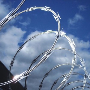 2019 High quality Galvanized Security Fencing Concertina Price Anti Climb Blade Barbed Wire Prison Razor Barbed Wire