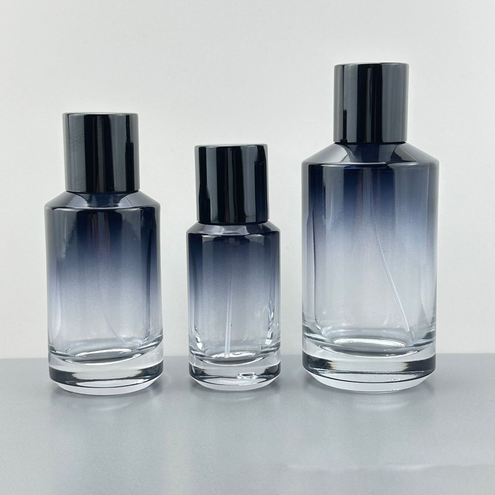 Wholesale Luxury 30ml 50ml 100ml Gradient Round Glass Perfume
