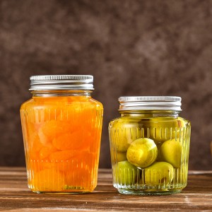 Sleek and Stylish 5oz 8oz 16oz Glass Jars for Your Delicious Jams