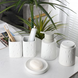 High Quality 5 Pieces Glazed Intaglio Ceramic Modern Bathroom Accessories