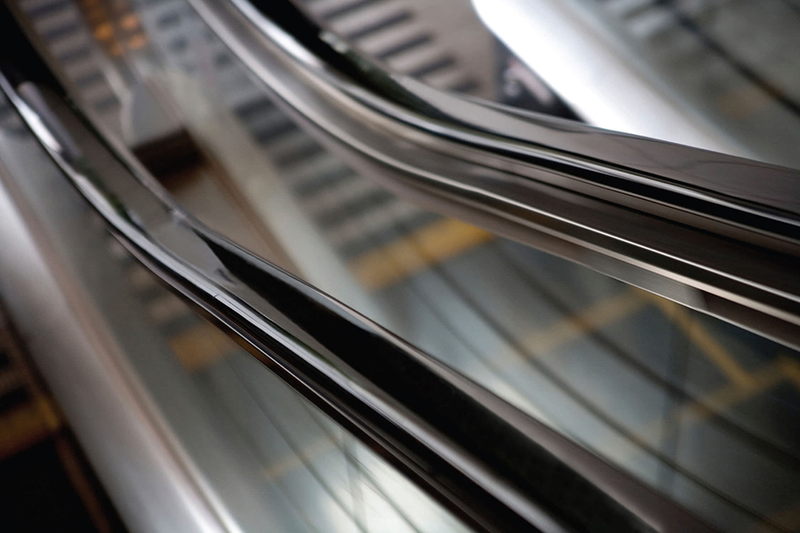 Introduction to relevant dimensions of escalator handrails