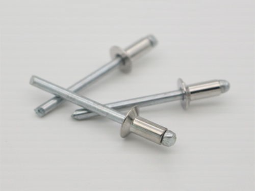 Which is more suitable for the countersunk head pull stud or the round head pull stud for sheet metal?