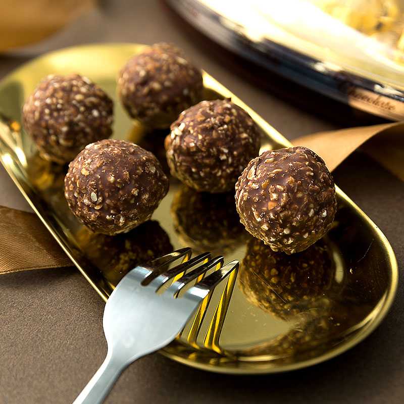 Wholesale filled chocolate wafer ball with coated nuts and peanuts
