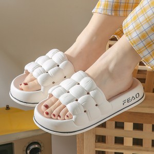 High class cool slippers for female lovers in summer, anti-skid bathroom slippers for male, feeling like stepping on shit, household, thick soled ins