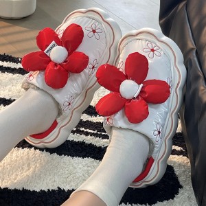 Thick bottom stepping on feeling cotton slippers women’s winter petals small flower Korean version home warm and fledging cotton slippers