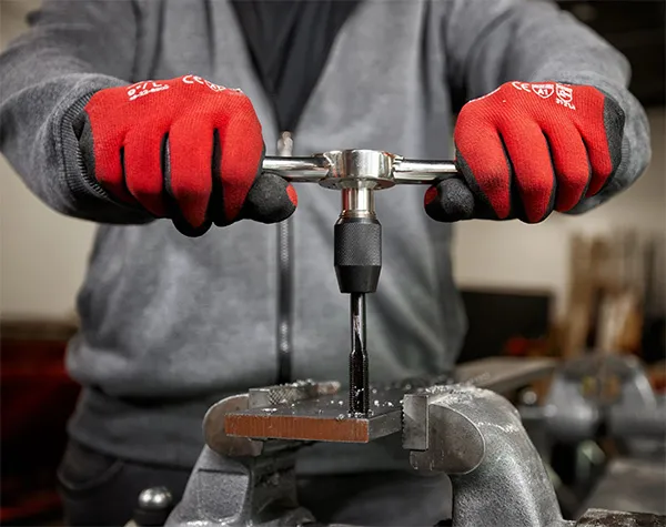 The Art of Hand Tapping: Precision and Skill in Thread Cutting
